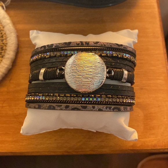 Saachi bracelet New in Box - Picture 1 of 2